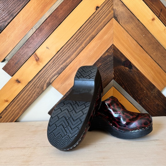 Dansko Red and Black Cheetah Clogs size 36 - Picture 5 of 6